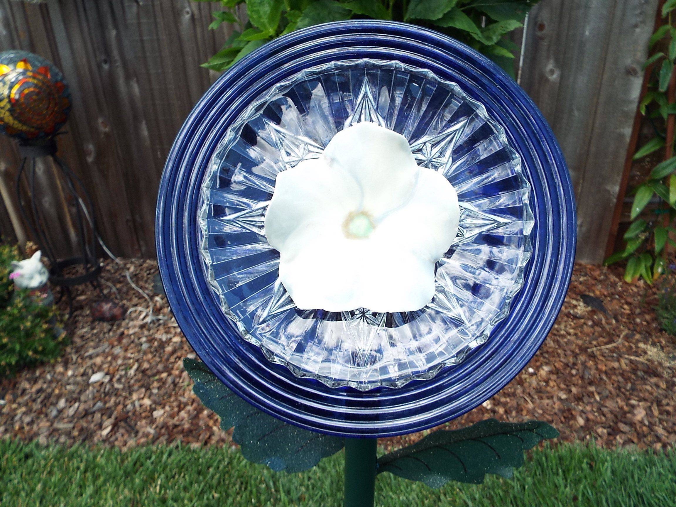 Terrific Diy Glass Bottle Yard Decor