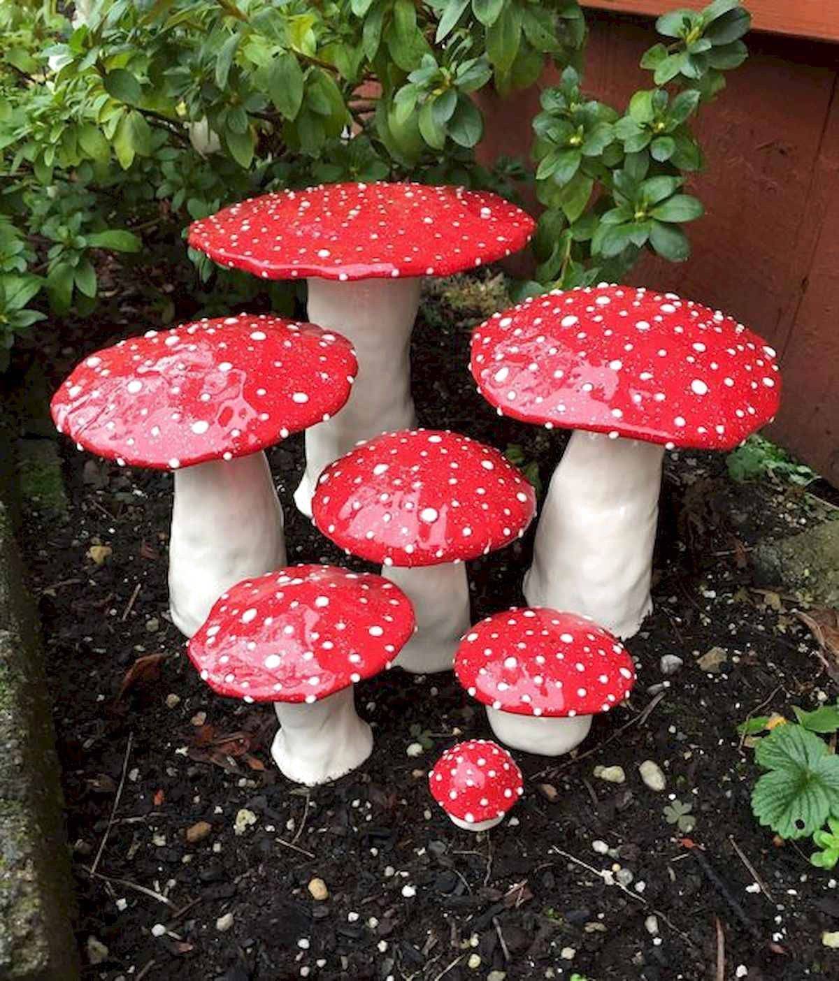 Suprising Garden Art Mushrooms Design Ideas