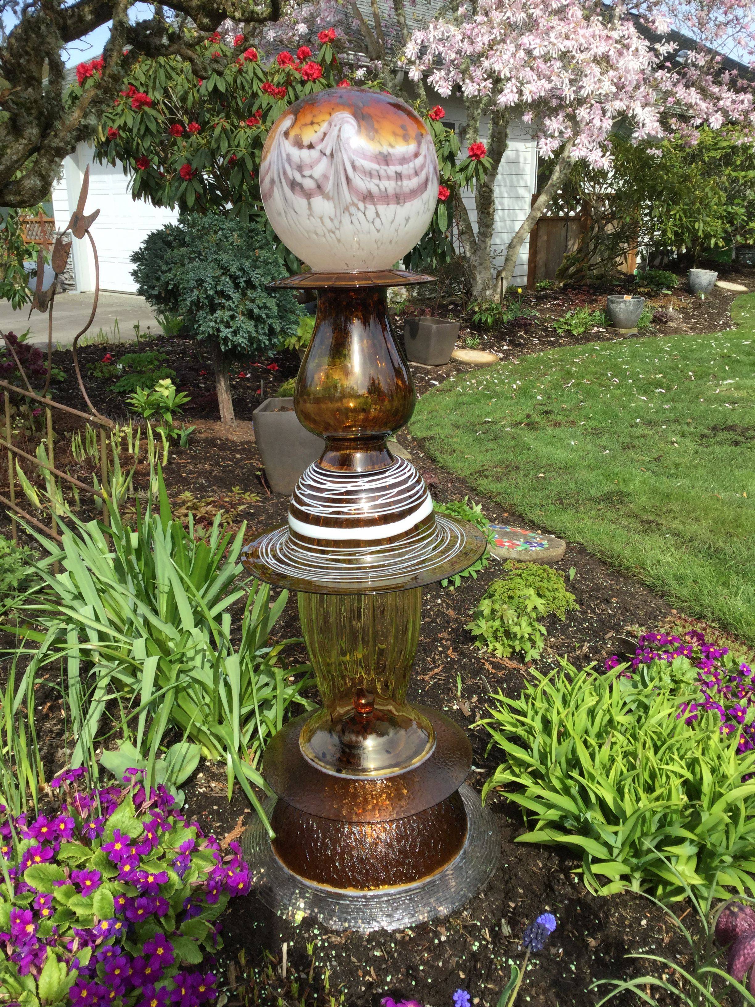 27 Yard Glass Totem Garden Flowers Ideas You Cannot Miss SharonSable