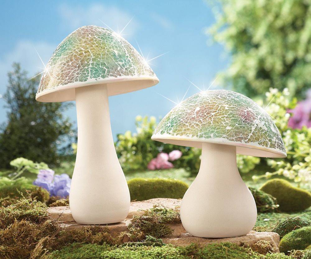Metal Mushroom Garden Lawn Decoration Ornament Stake Toadstool