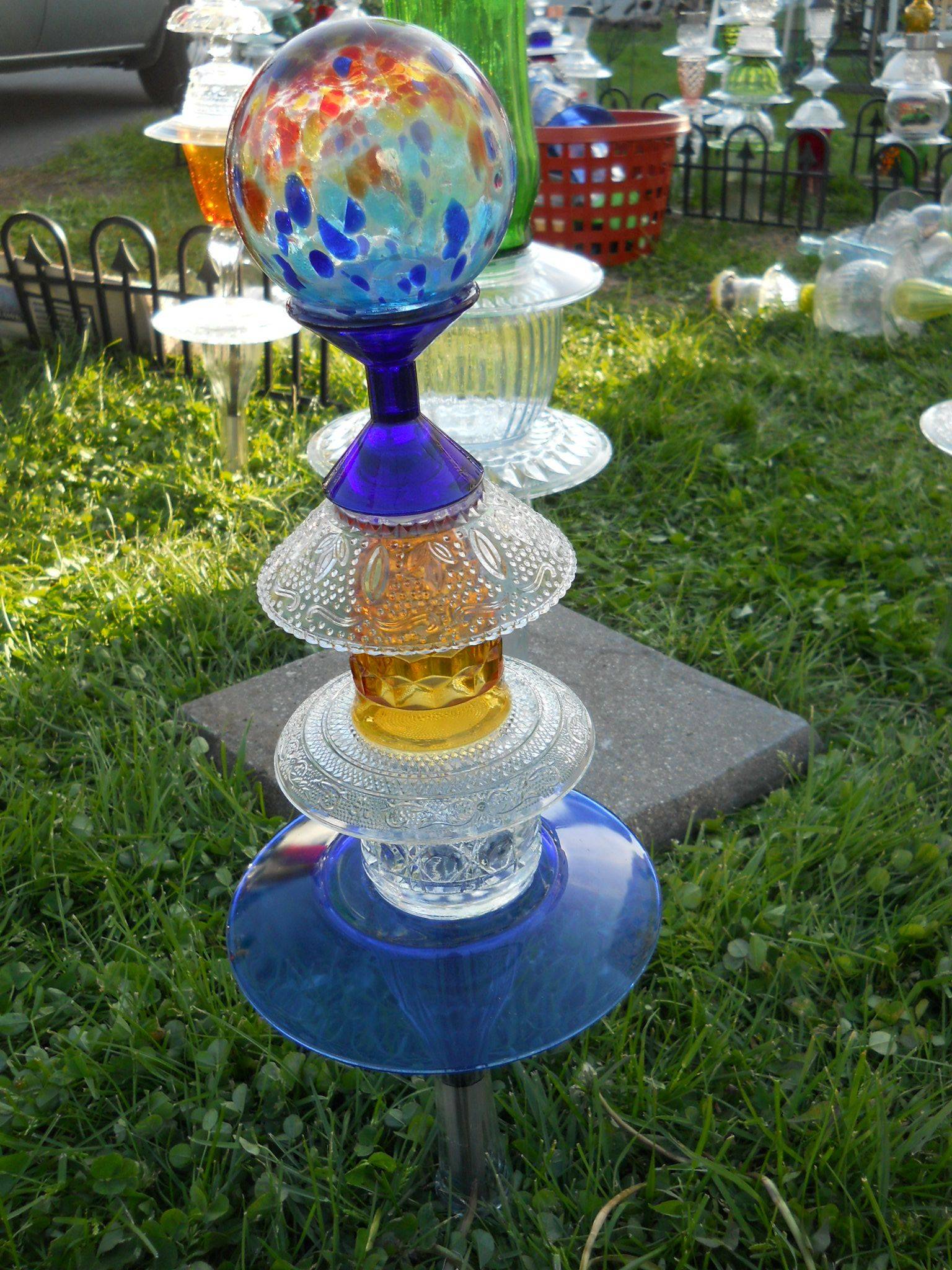 Easy Diy Glass Yard Art Design Ideas