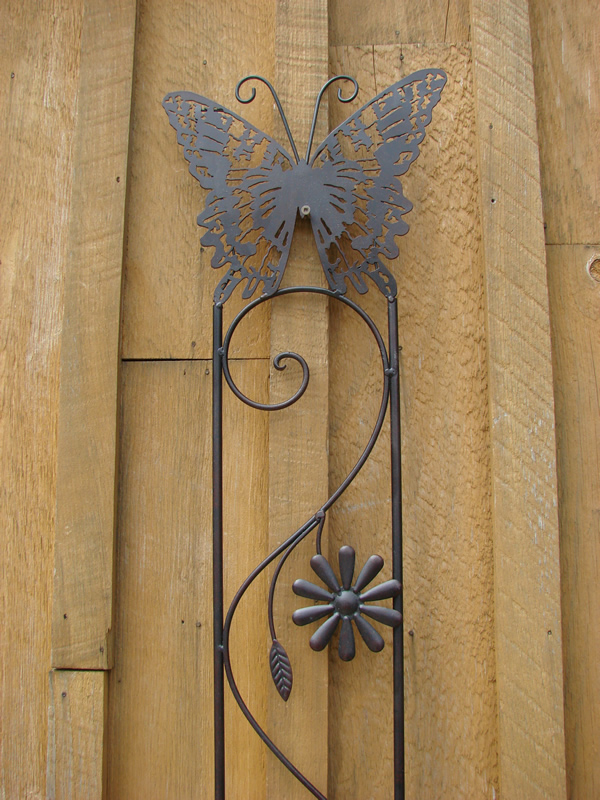 Modern Outdoor Metal Garden Art Ideas