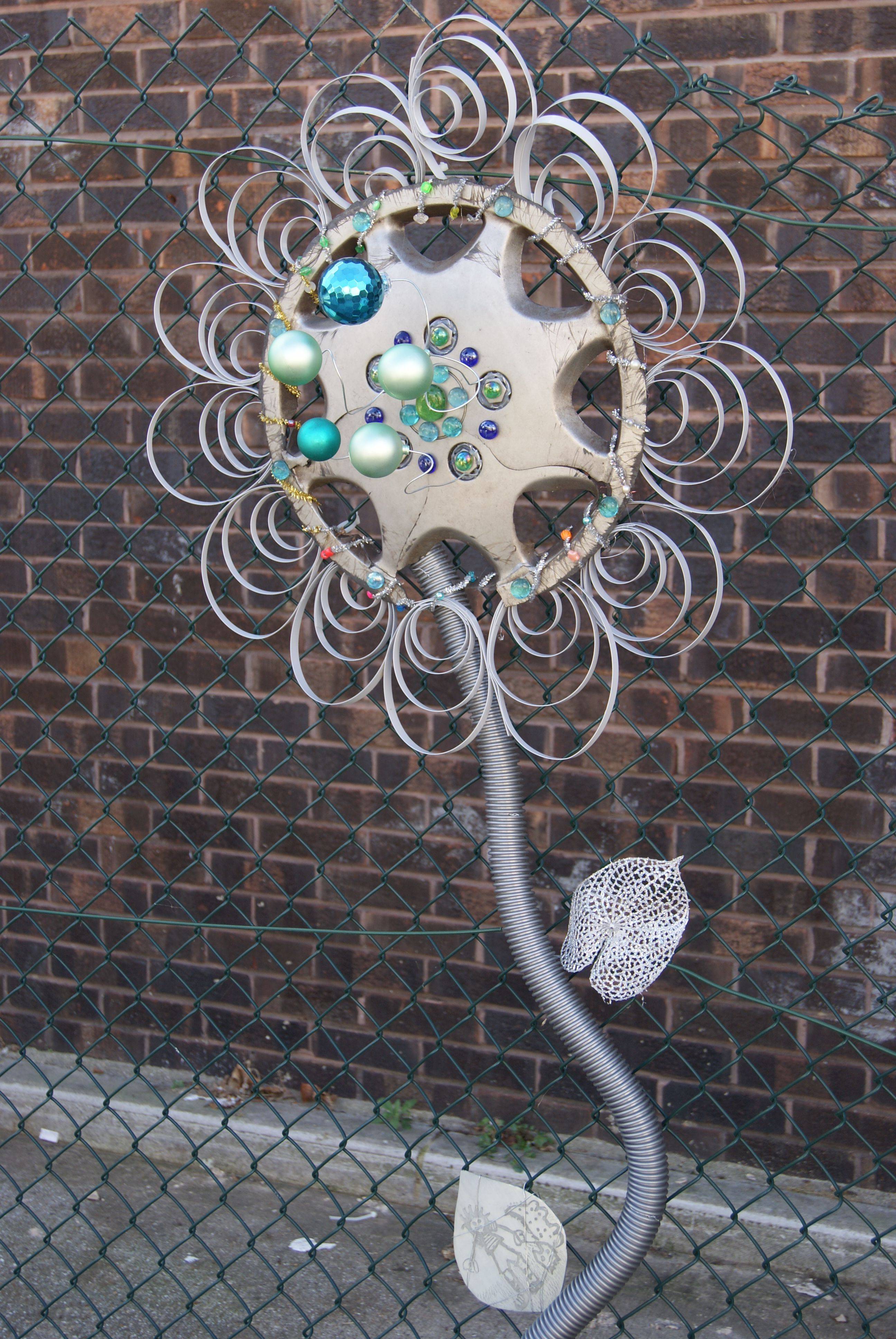 Custom Outdoor Whimsical Metal Flower Garden Yard Sculpture