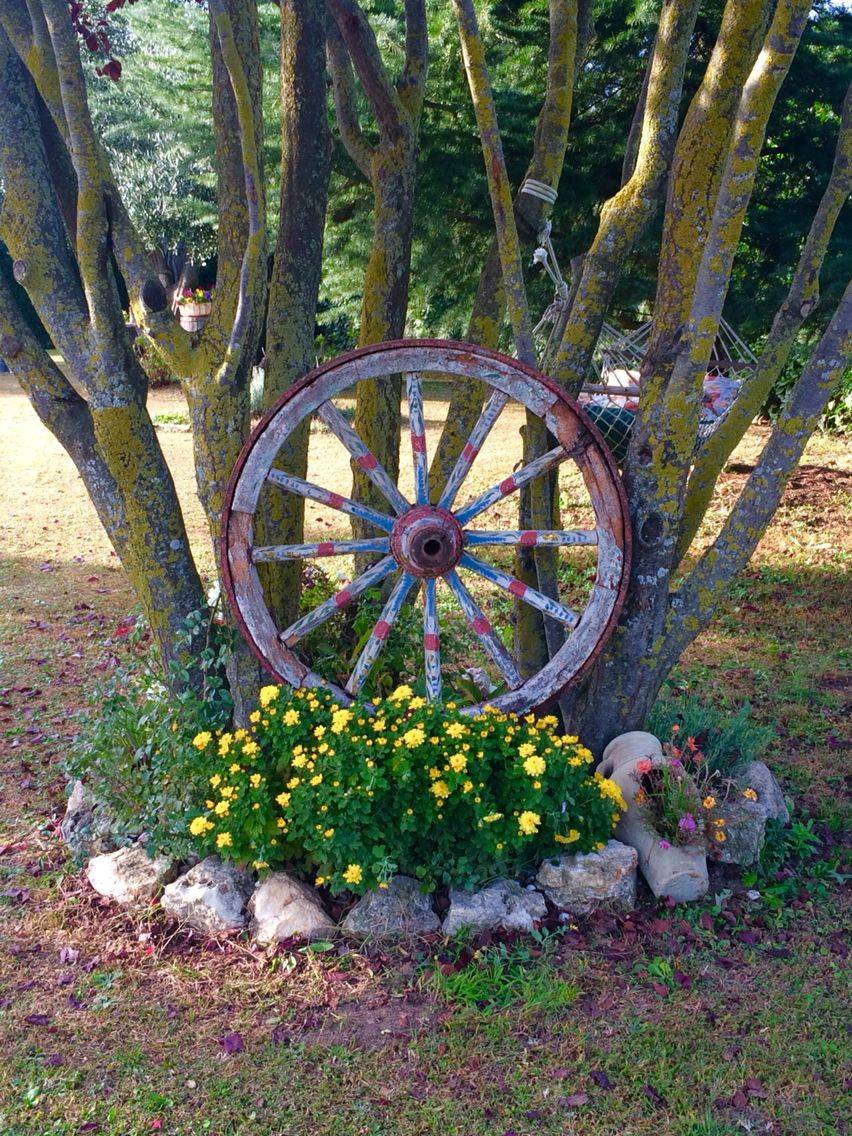 22 Wagon Wheel Flower Garden Ideas You Must Look SharonSable