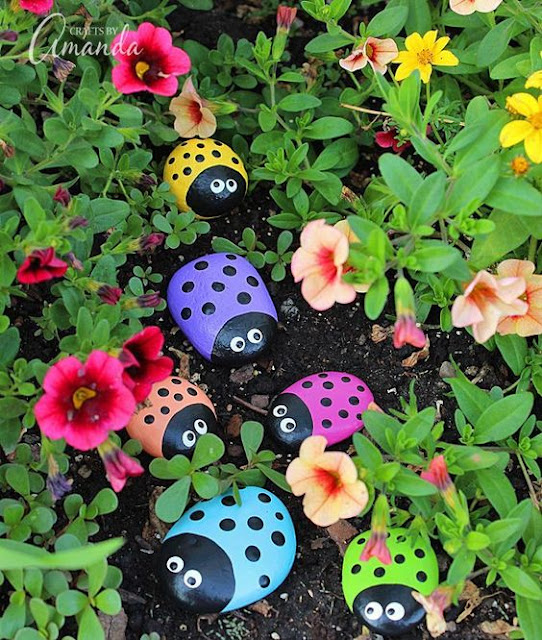 Pretty Vintage Garden Decor