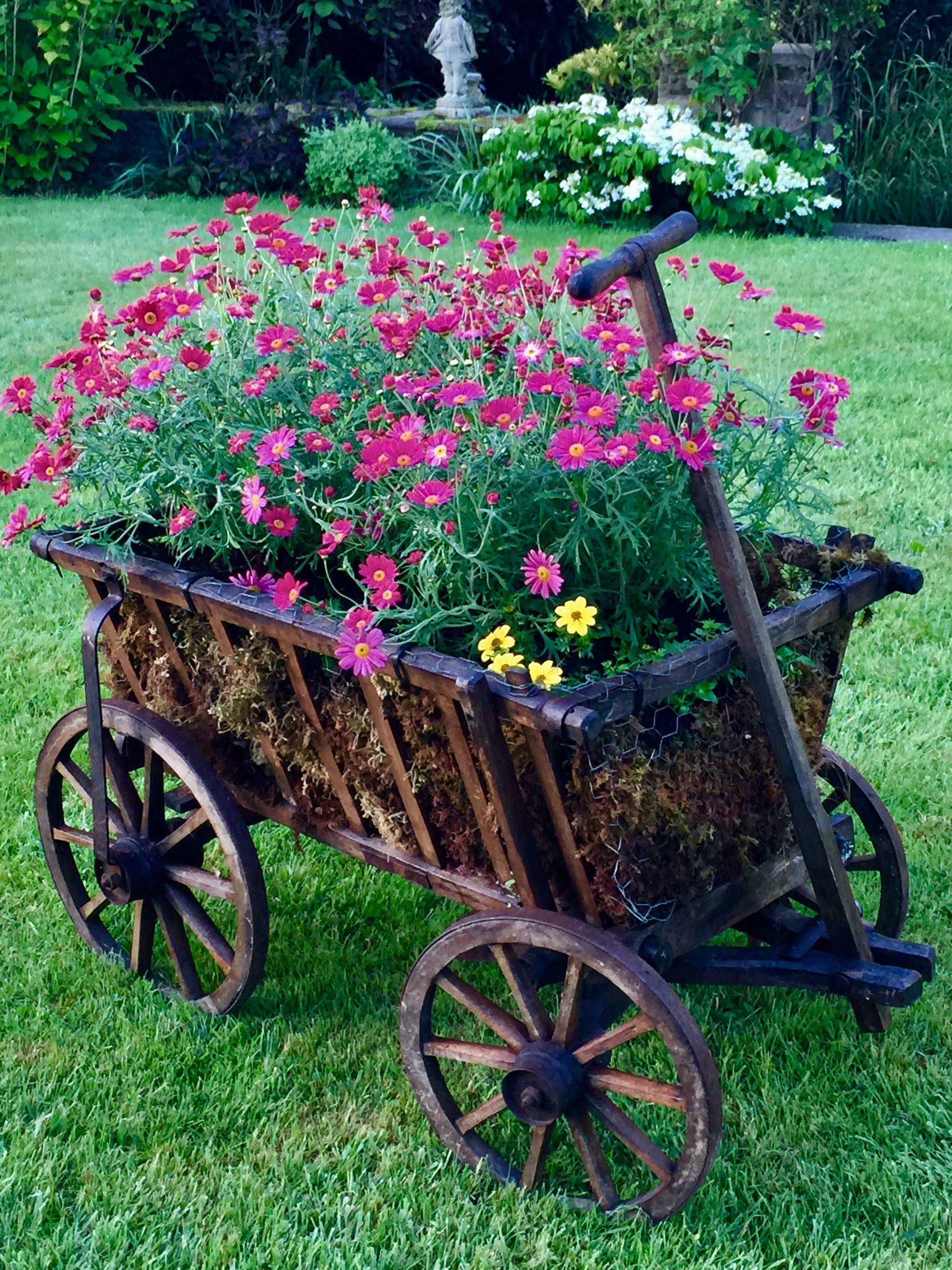 Eyeopening Rustic Wagon Planter Ideas Garden Outline Wagon