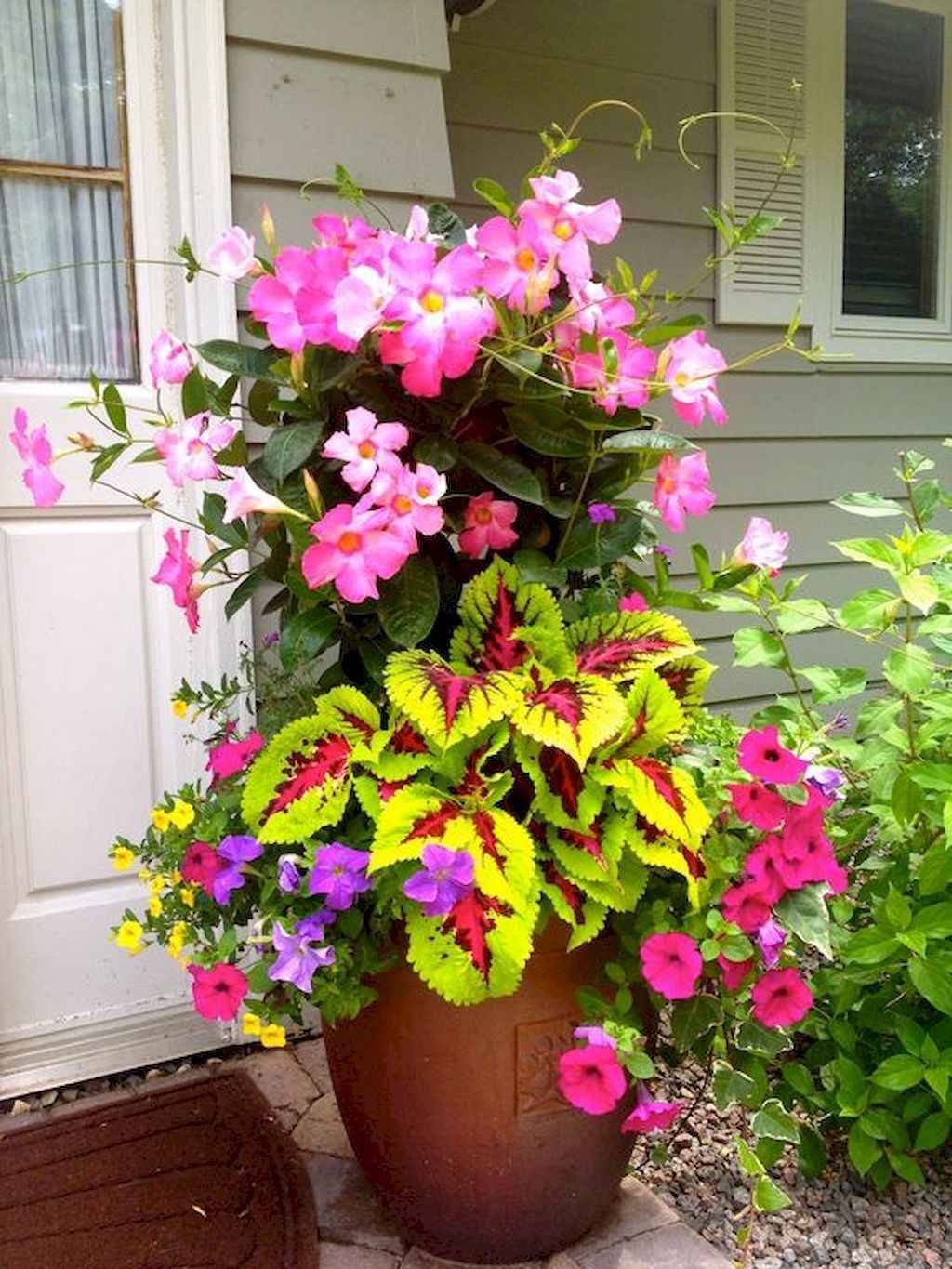 Impressive Summer Planter Design Ideas