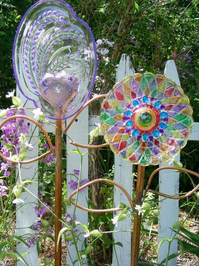 Best Glass Totems Garden Art Ideas