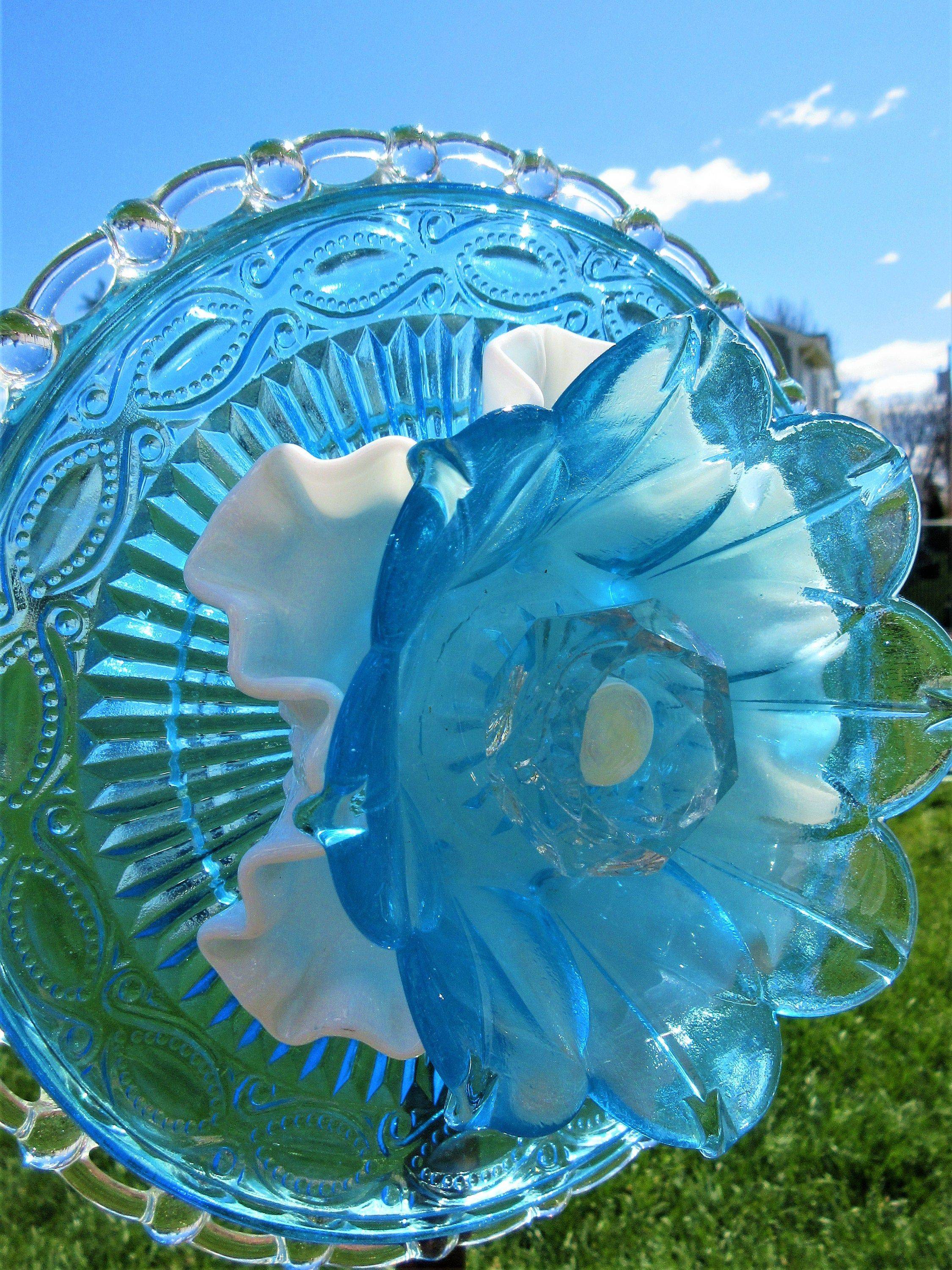 Best Glass Totems Garden Art Ideas