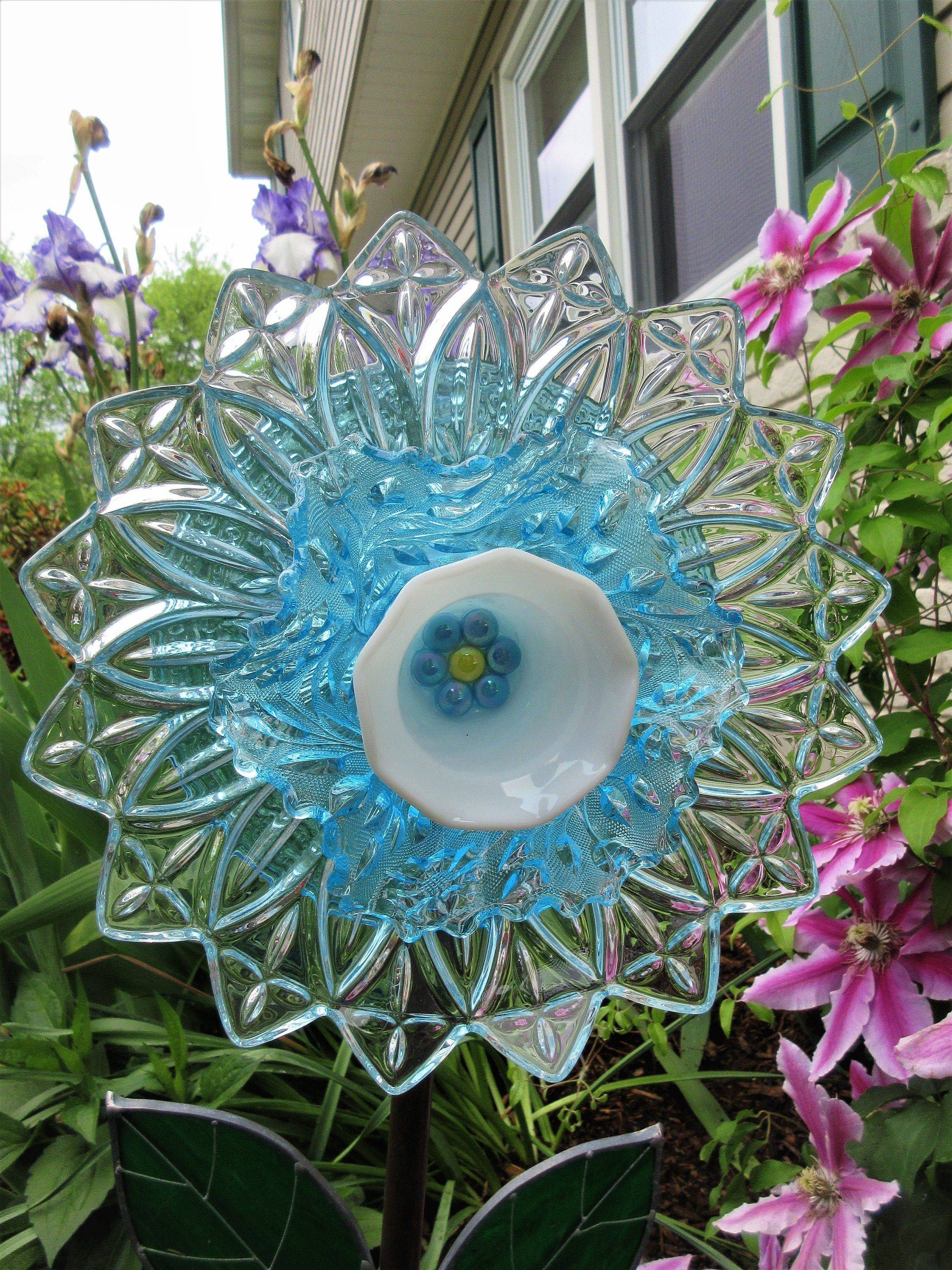 Brilliant Garden Junk Repurposed Ideas