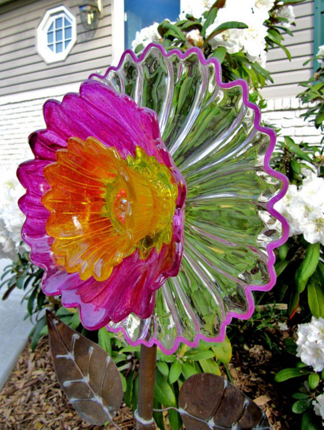 Garden Art Sun Catcher Glass Plate Flower Garden Sculpture
