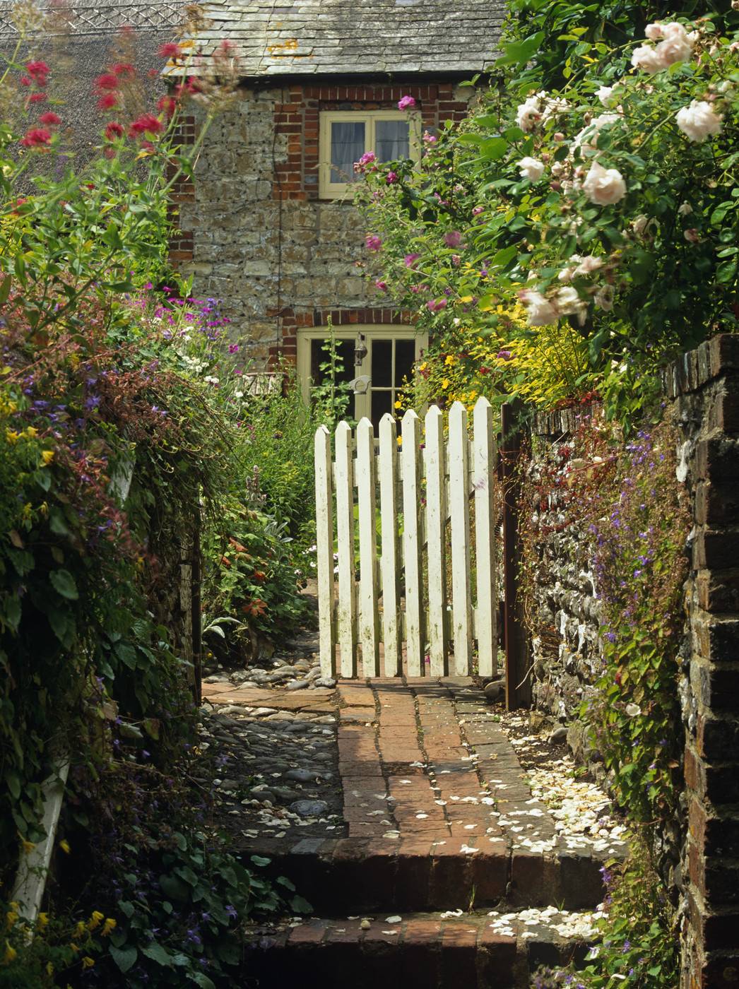 24 English Cottage Garden Gate Ideas Worth a Look SharonSable