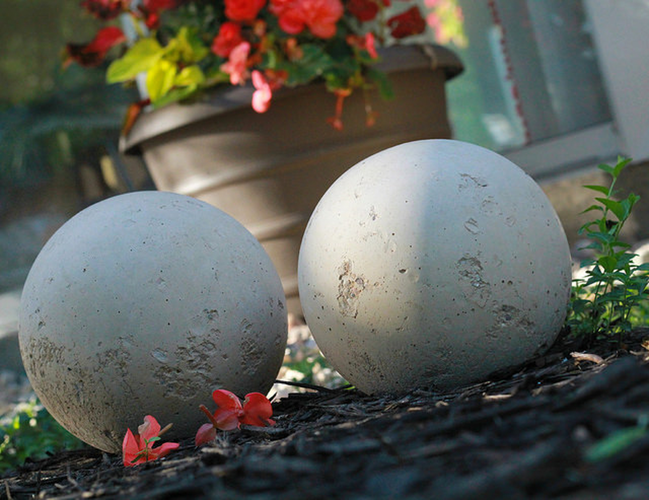 Beautiful Diy Garden Ball Decor Ideas