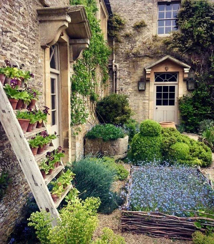 Stunning Small Cottage Garden Ideas