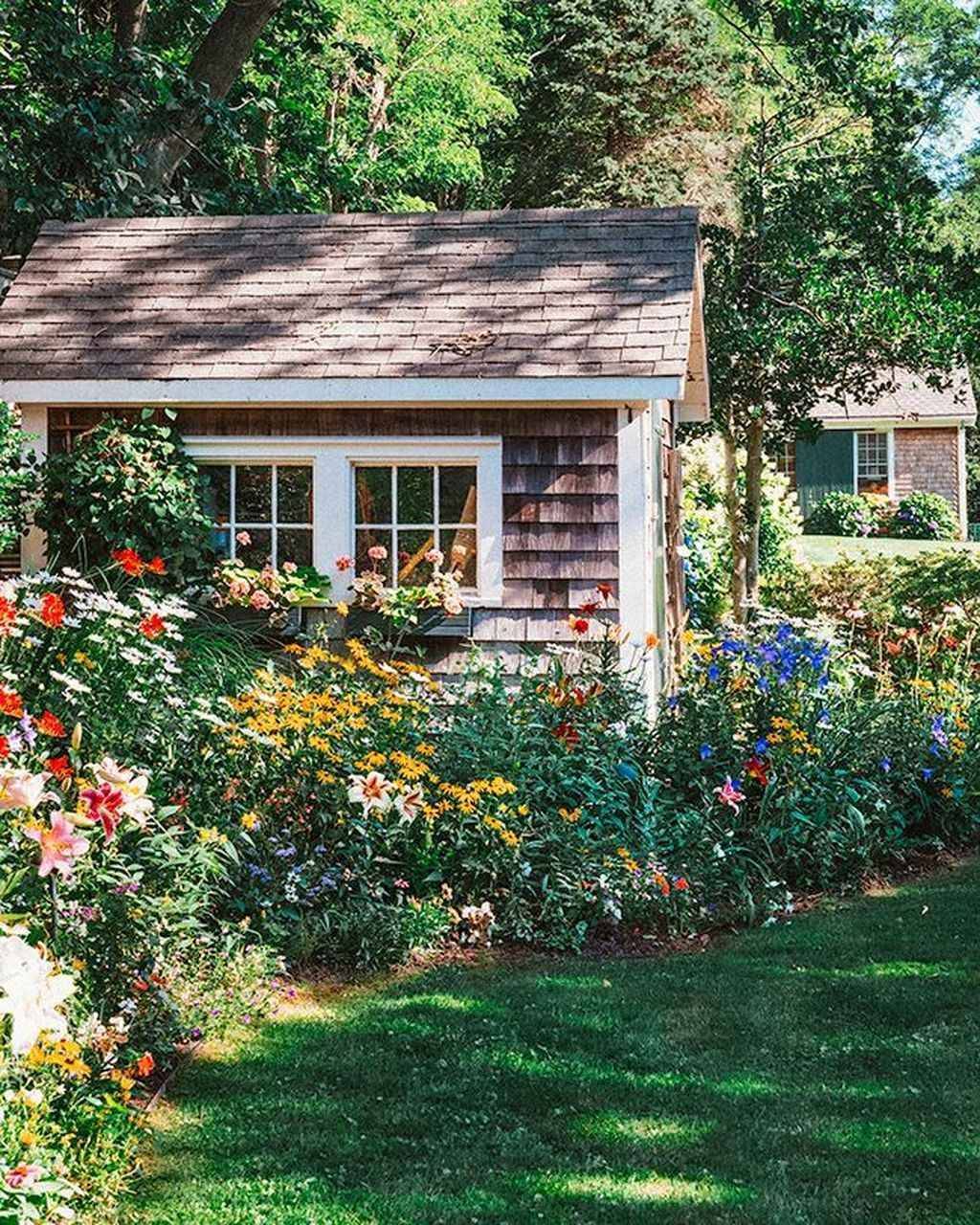 Stunning Small Cottage Garden Ideas