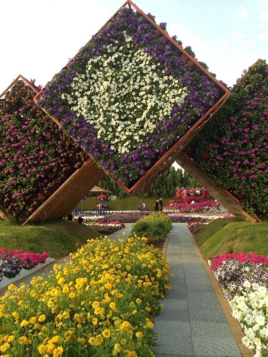 The Worlds Biggest Natural Flower Garden
