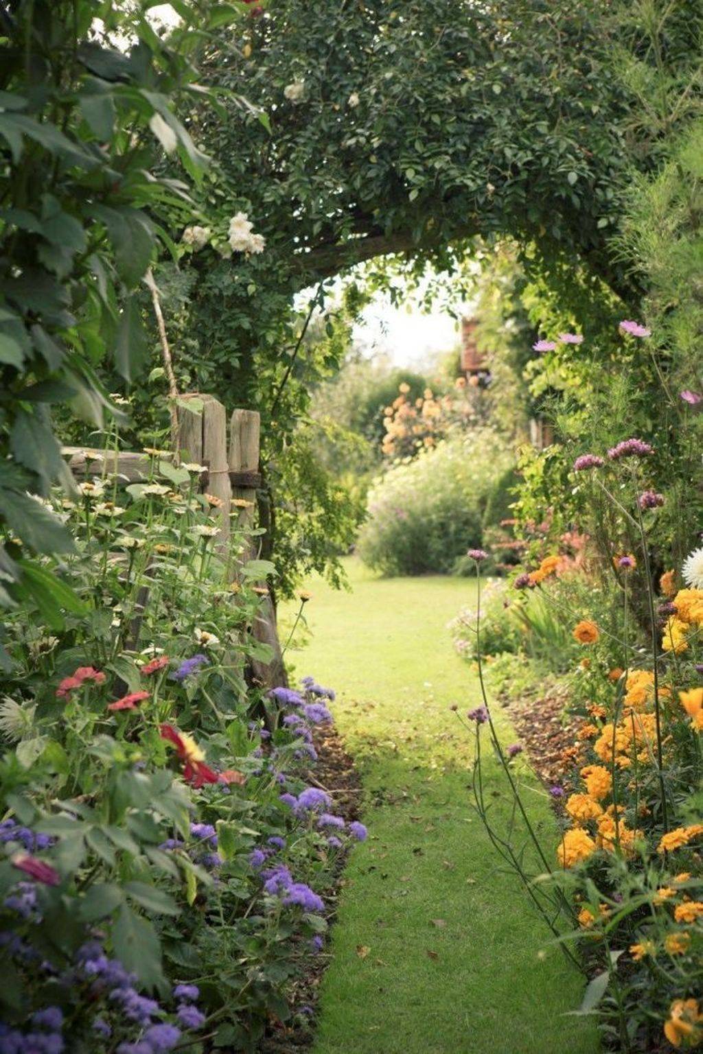 Beautiful Front Yard Cottage Ideas