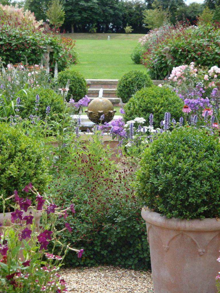 Lovely Modern English Country Garden Design Ideas