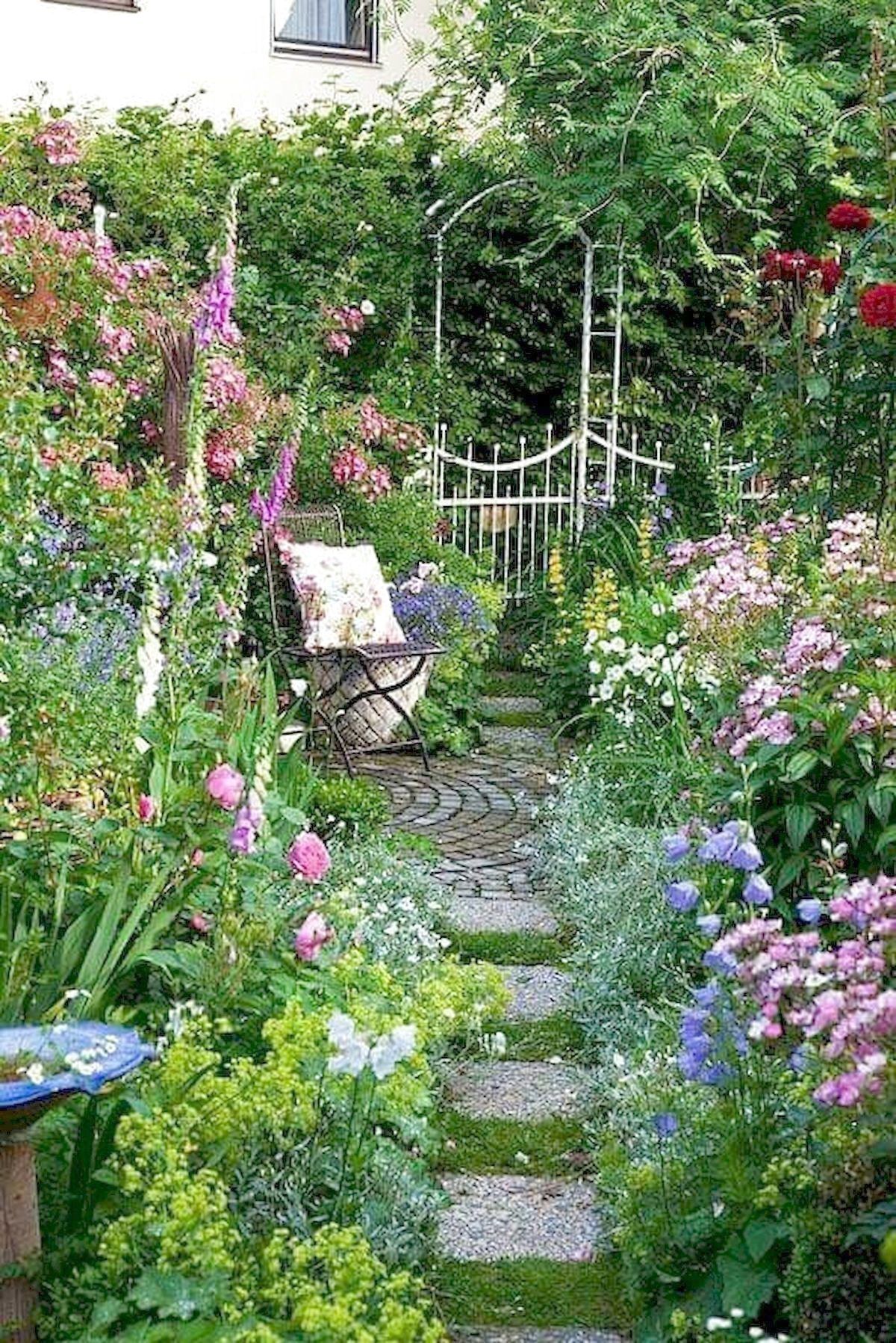 Nice Modern English Country Garden Design Ideas