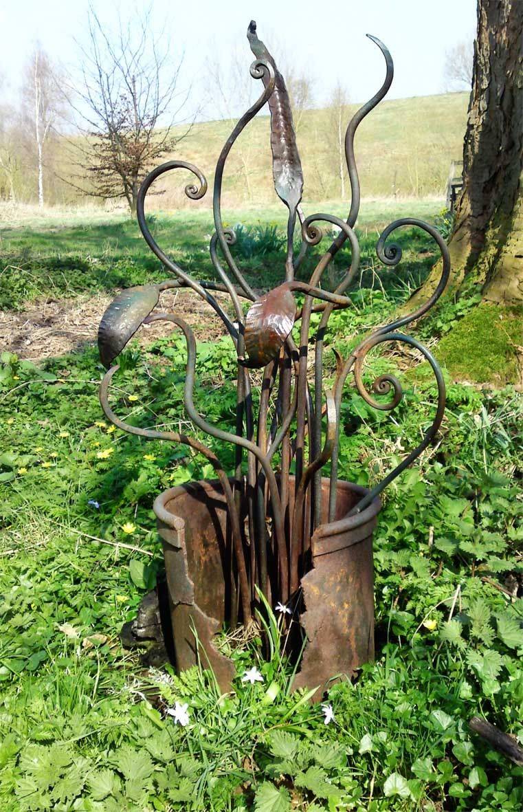 Unique Outdoor Metal Garden Art Ideas