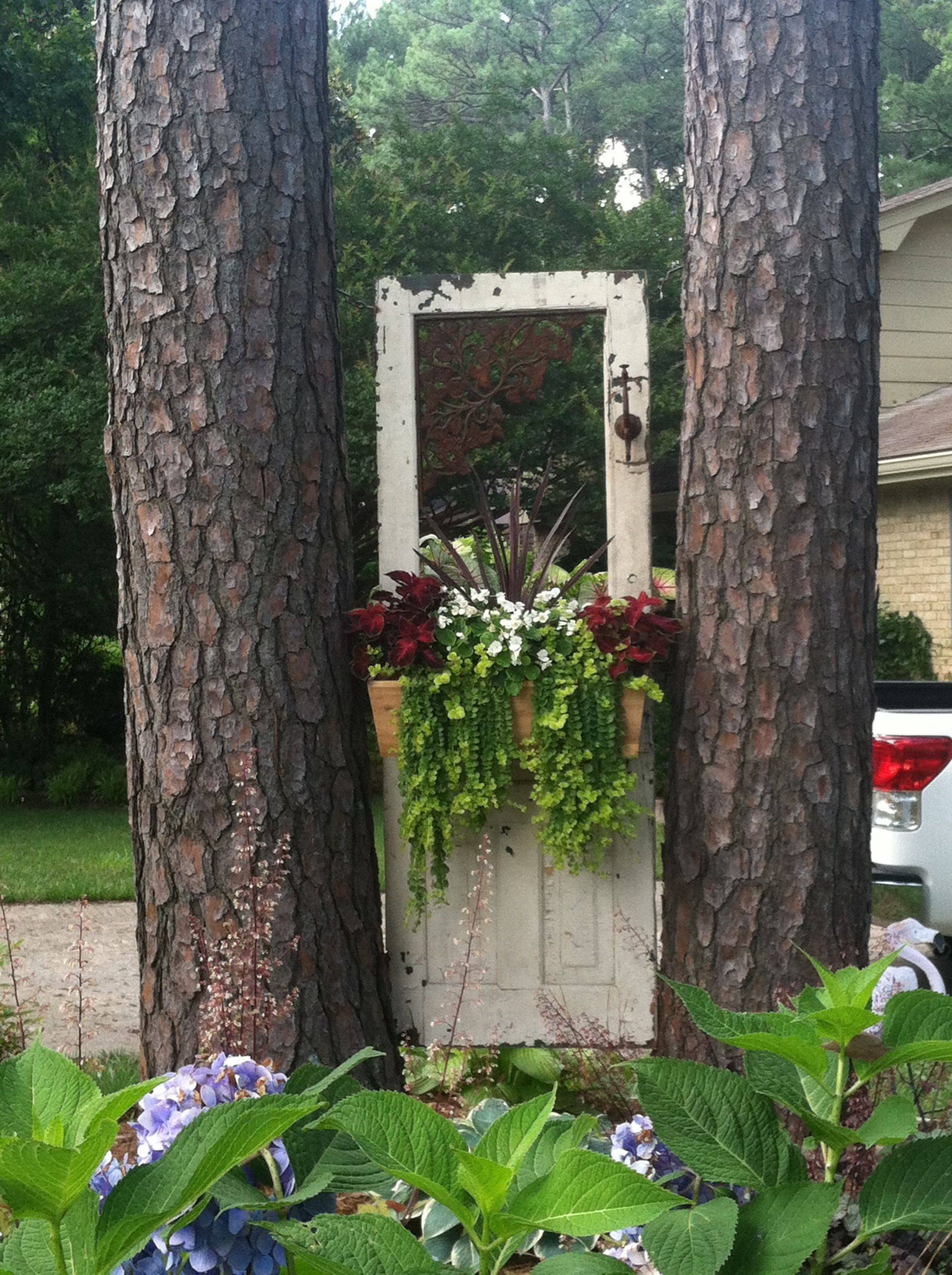 Best Old Door Outdoor Decor Ideas