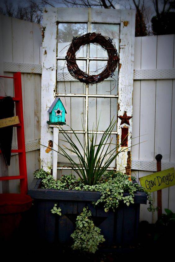 Best Old Door Outdoor Decor Ideas