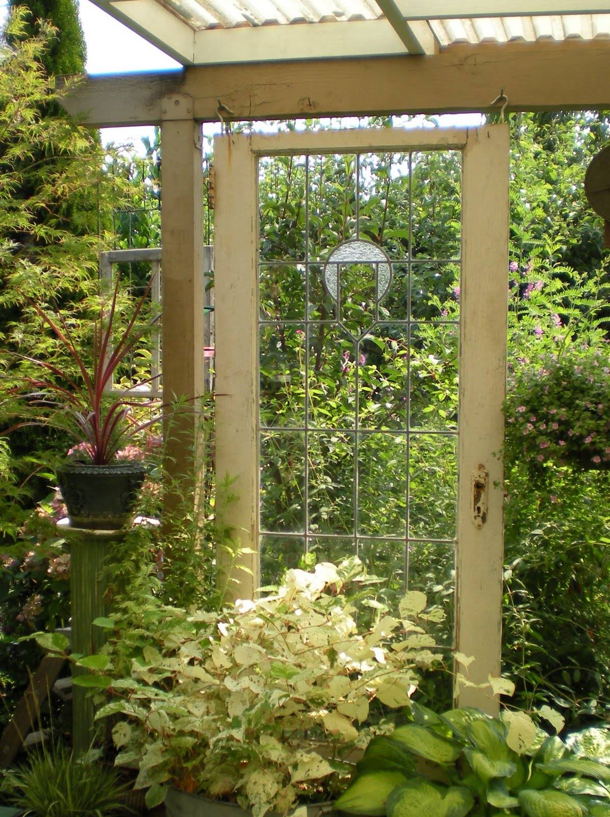 Best Old Door Outdoor Decor Ideas