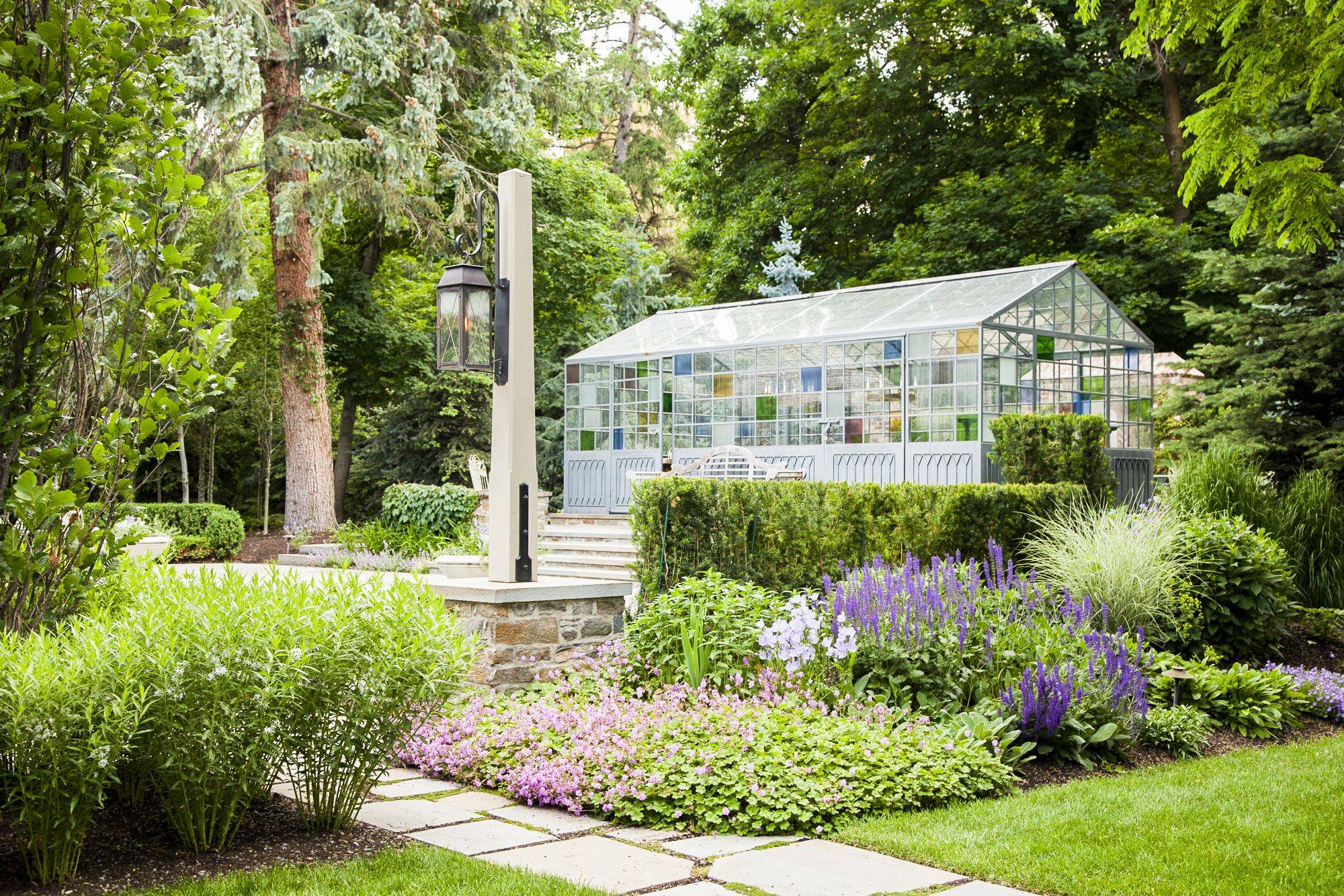 Charming English Garden Designs