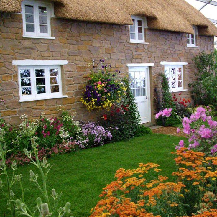 Lovely Modern English Country Garden Design Ideas