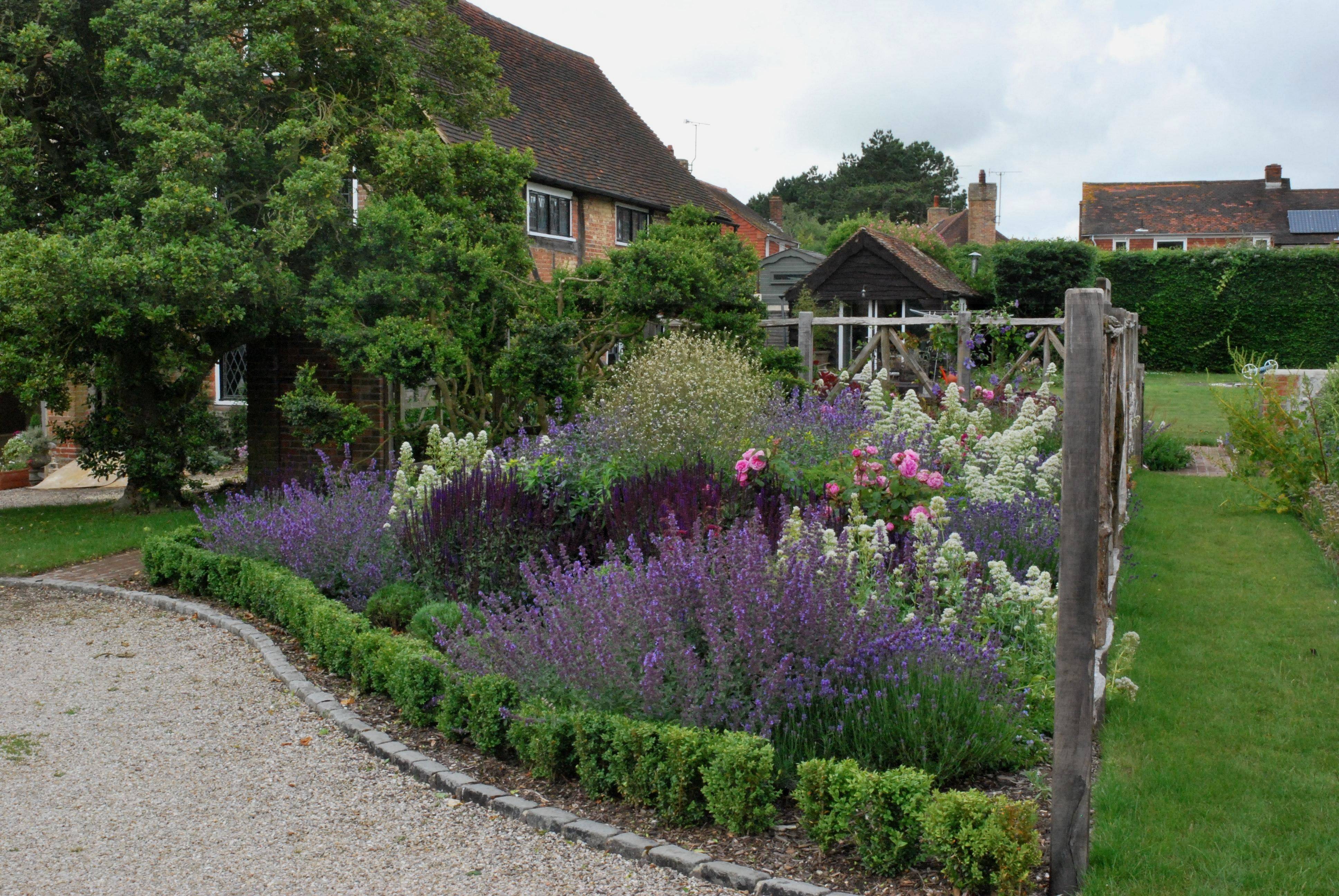 Beautiful Modern English Country Garden Design Ideas Page