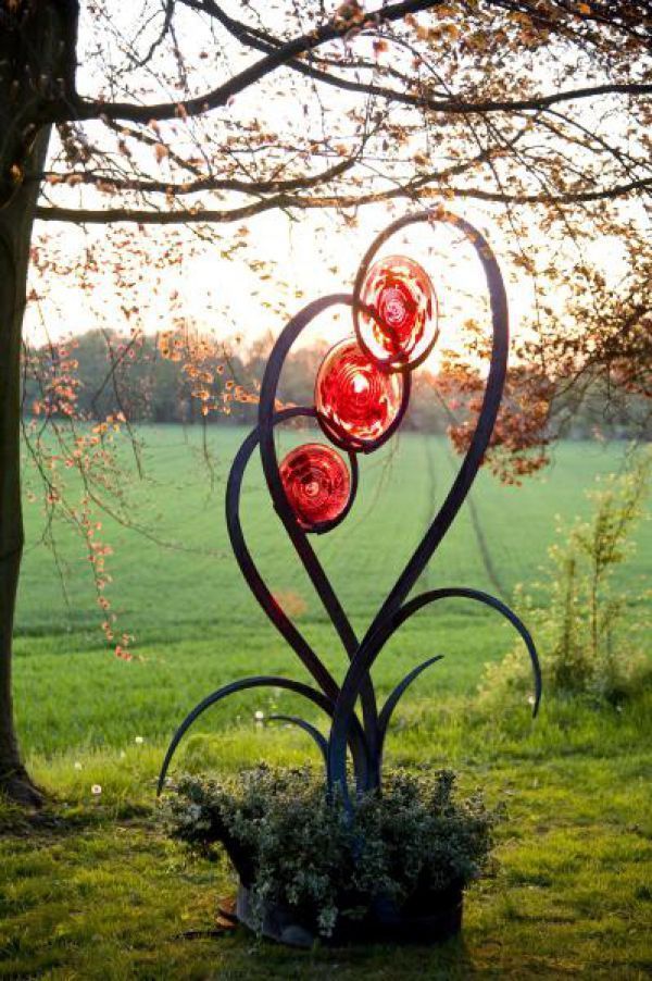 Metal Garden Art Design Ideas