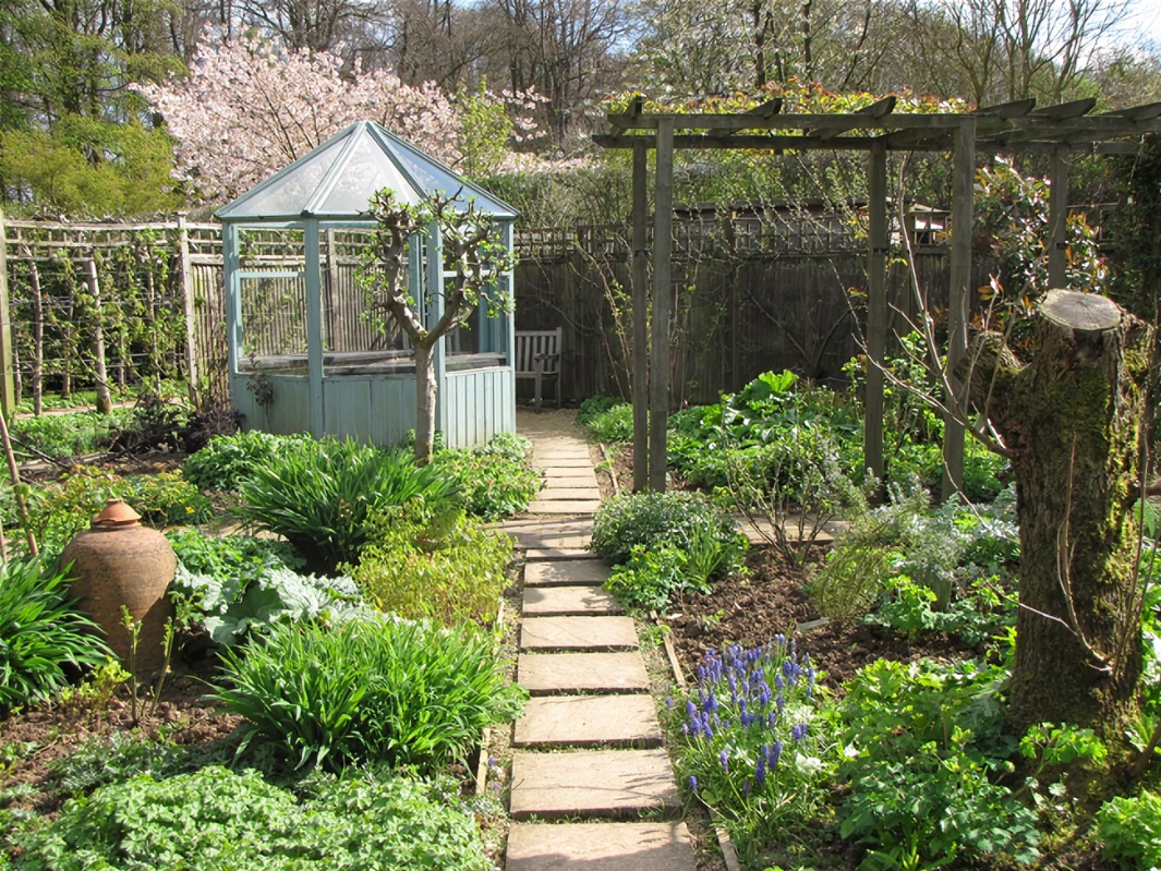 Top Creative Garden Decor Ideas