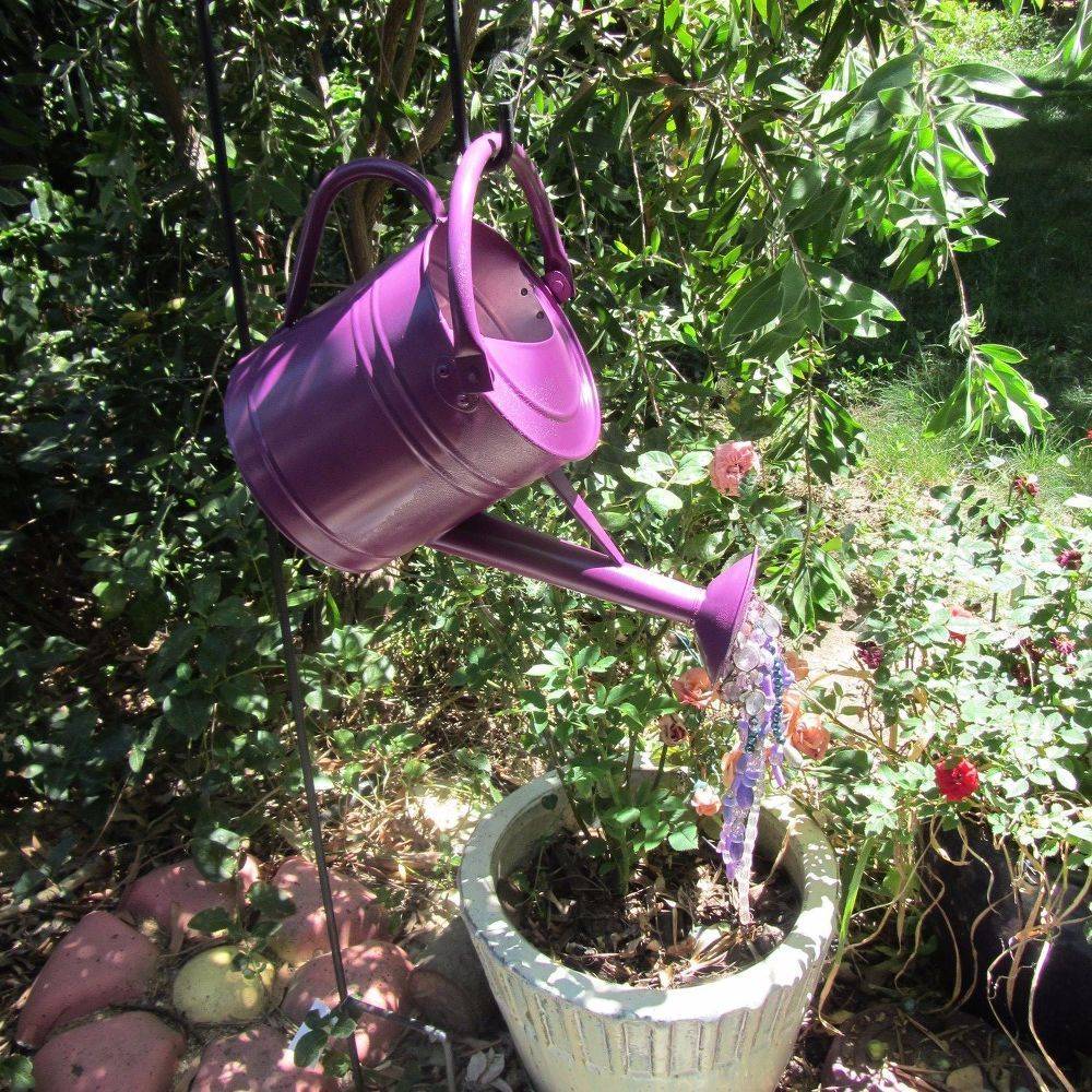 Creative Watering Can Garden Art Ideas