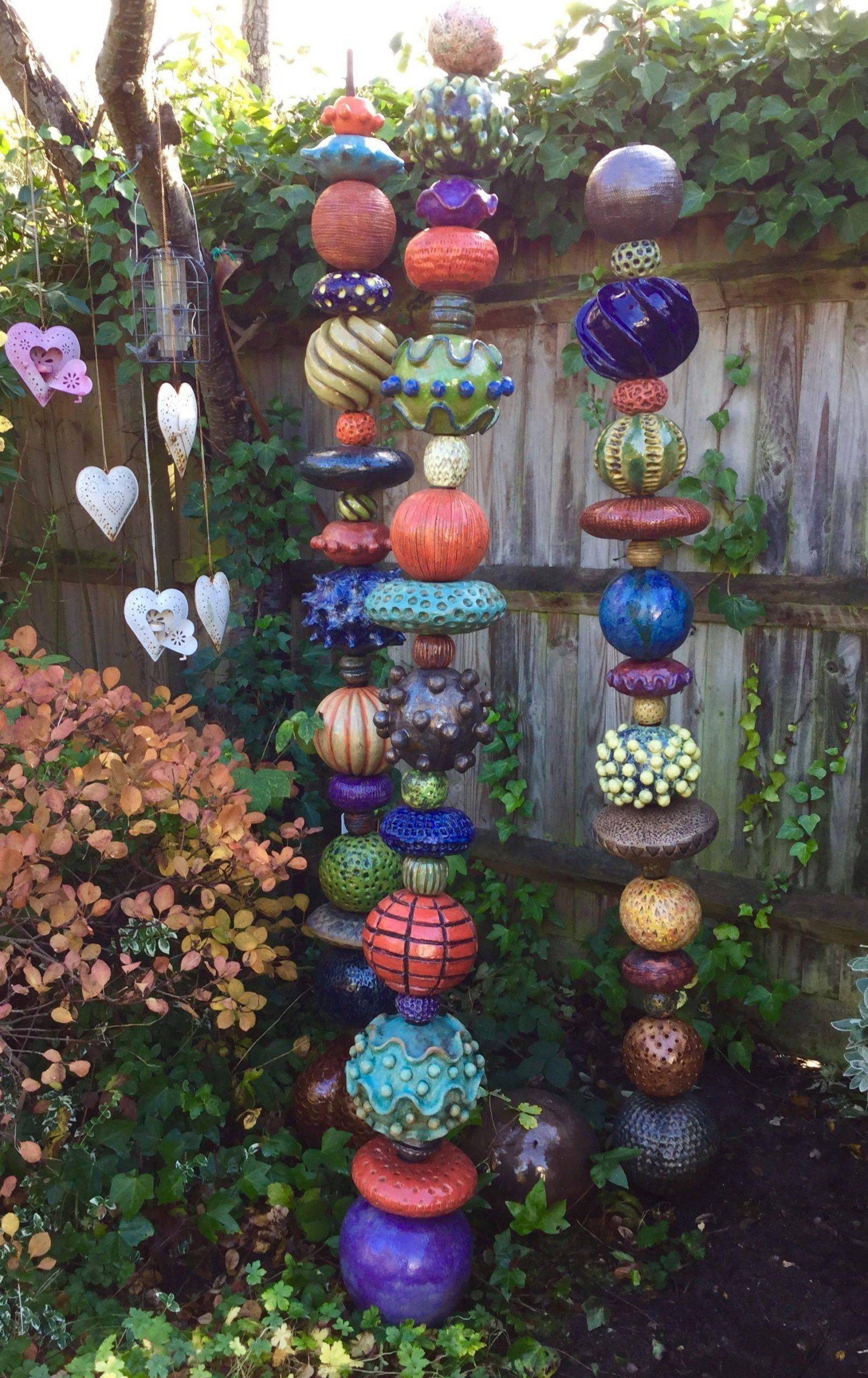 Best Glass Totems Garden Art Ideas