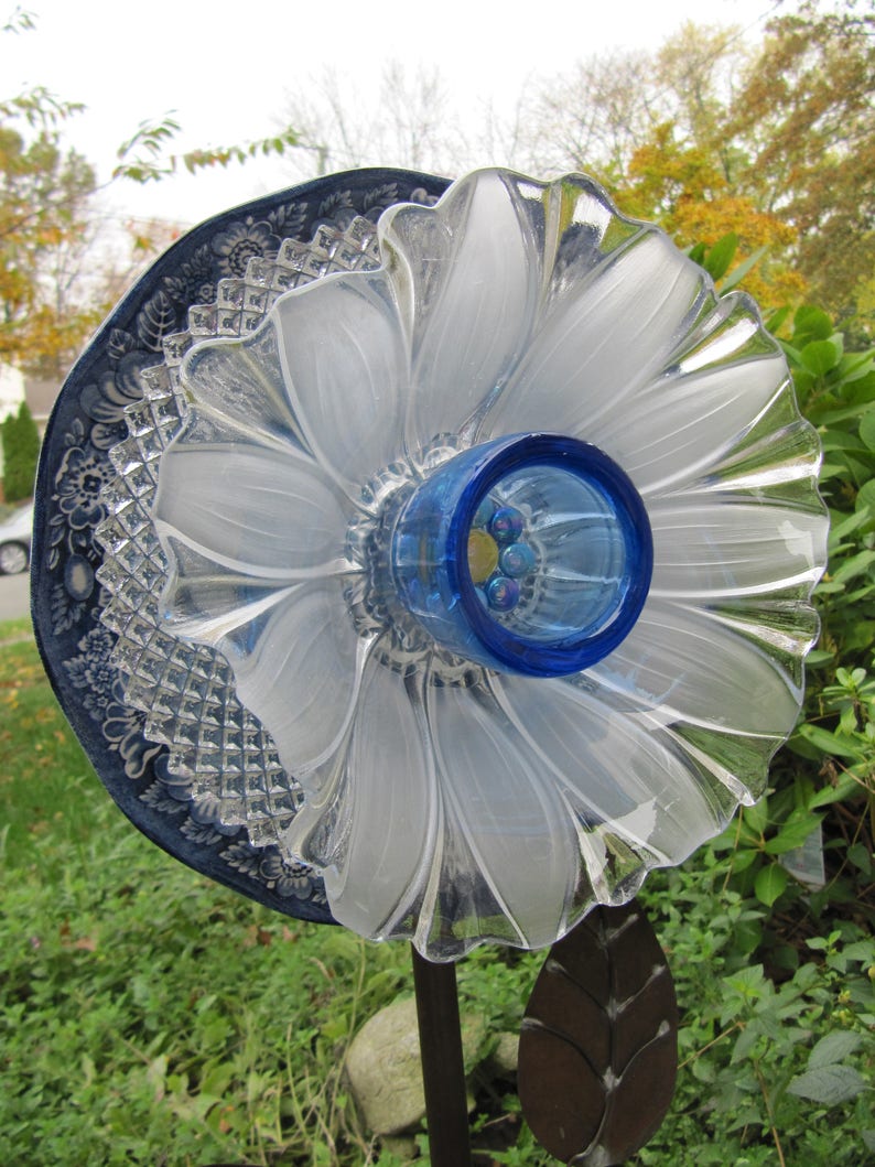 Garden Art Sun Catcher Glass Plate Flower Garden Sculpture
