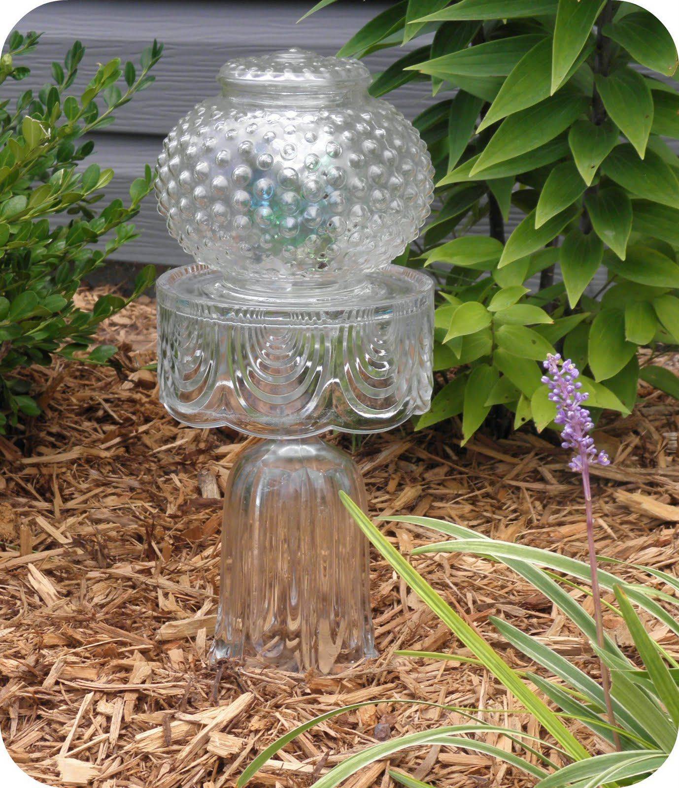 Best Glass Totems Garden Art Ideas