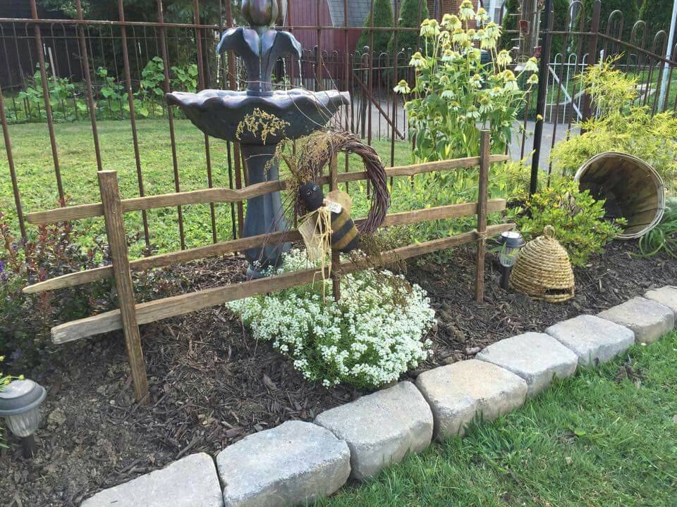 Primitive Pallet Picket Fence