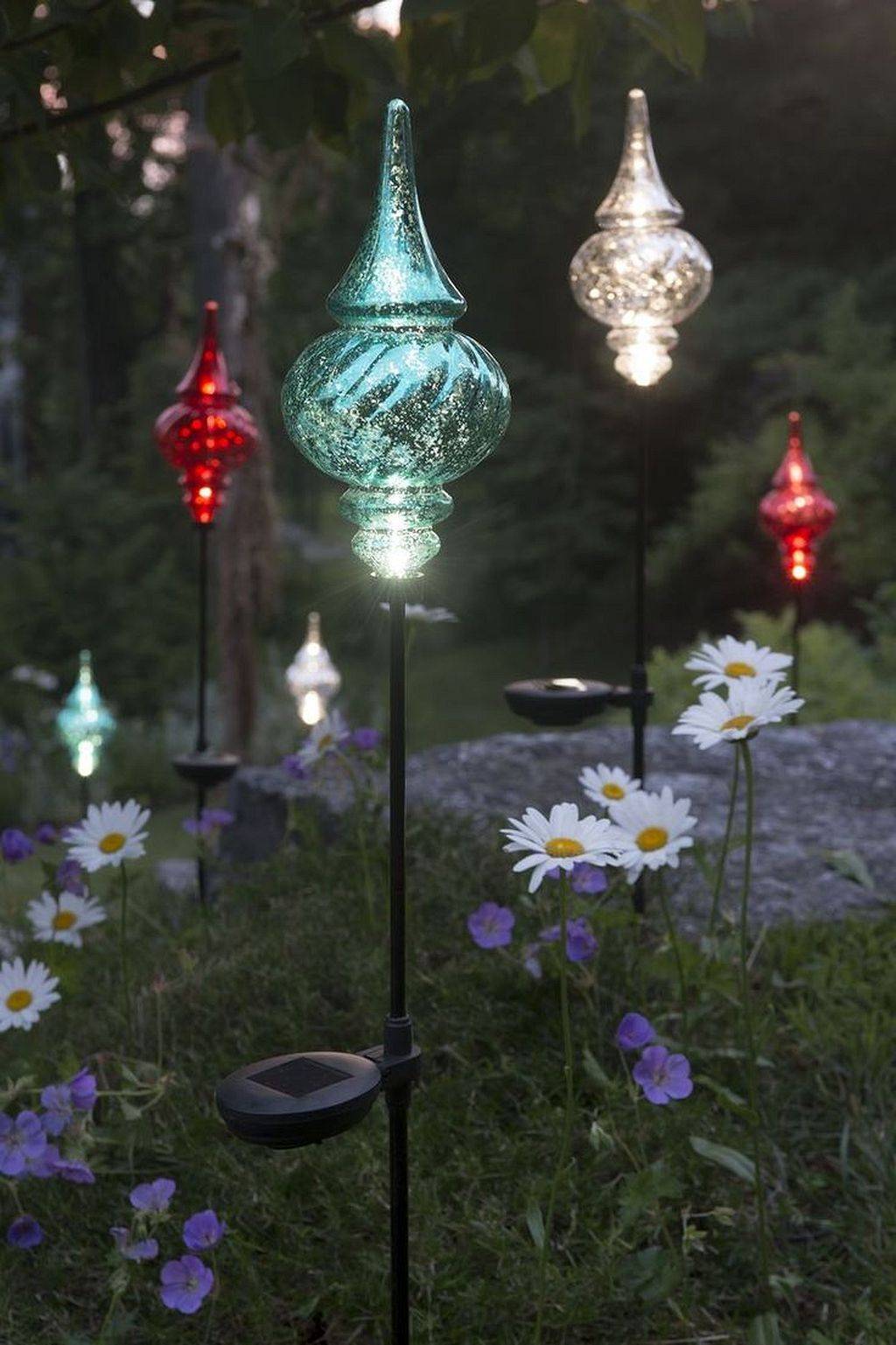 Stunning Solar Garden Decoration Ideas To Try Coodecor Garden
