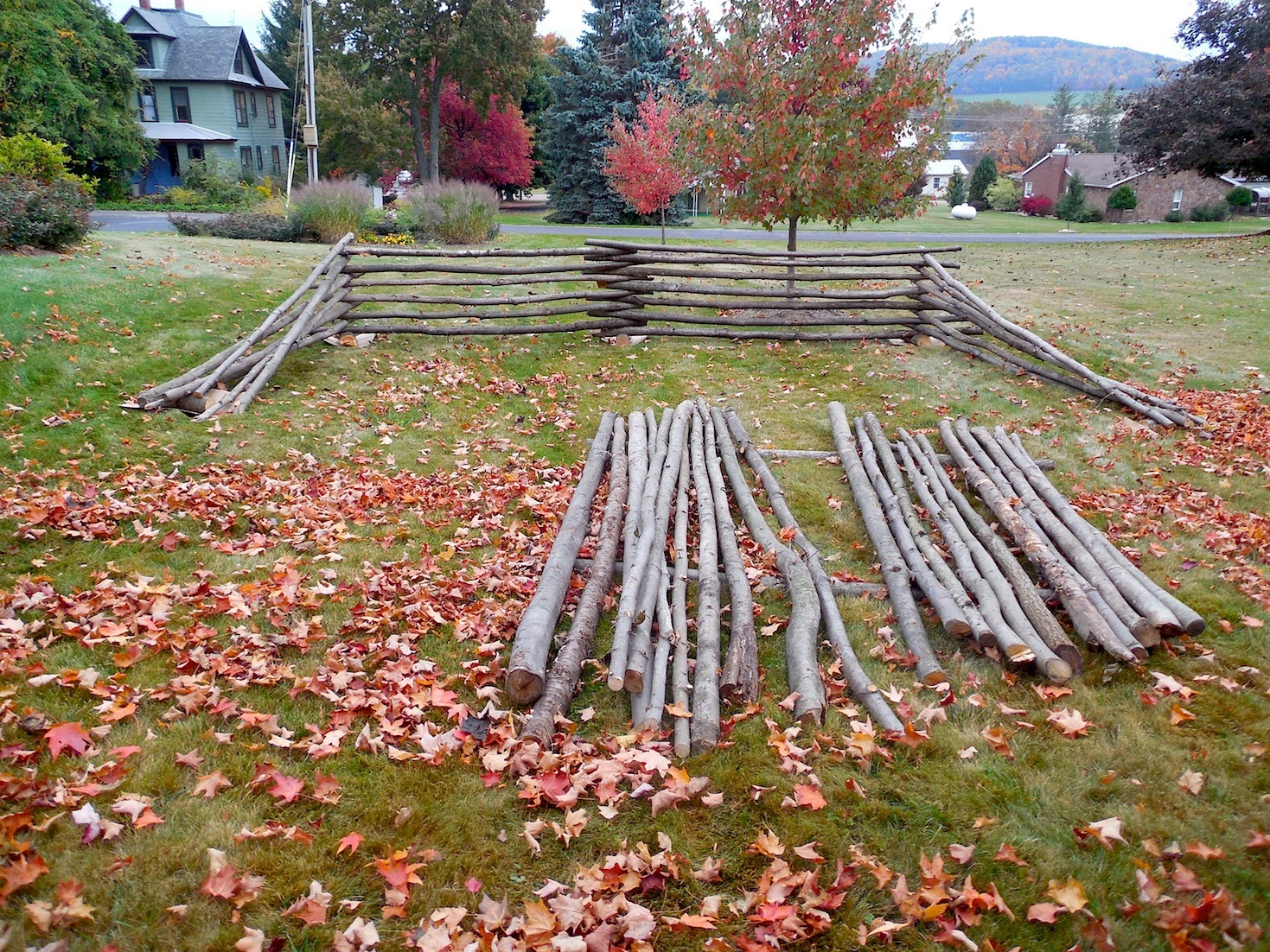 Primitive Pallet Picket Fence