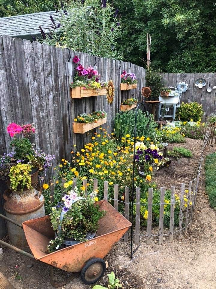 The Fence Primitive Garden Decor