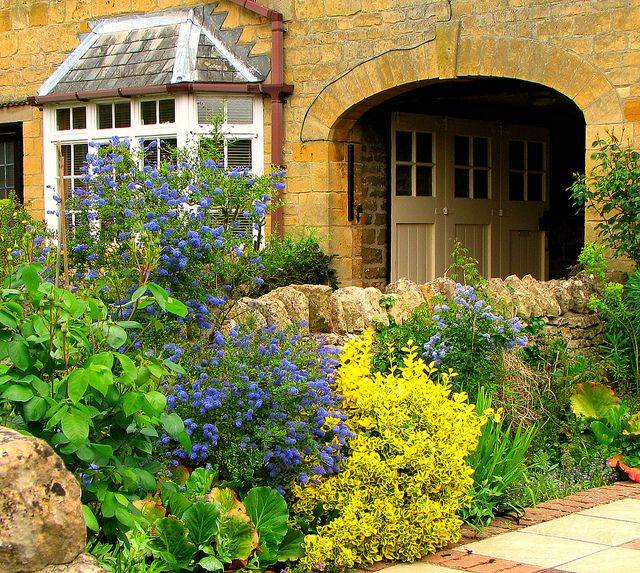 Stunning Small Cottage Garden Ideas