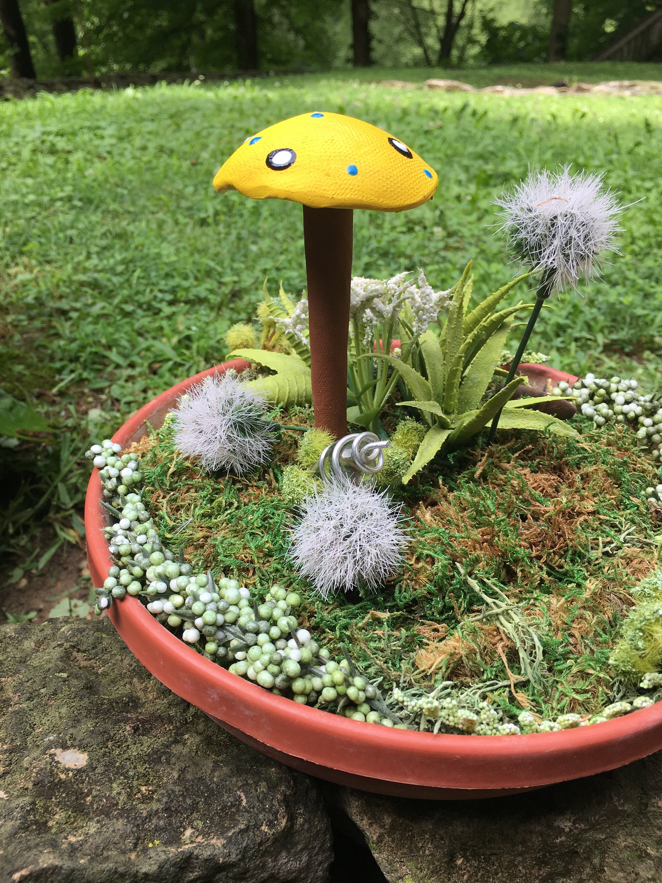 Yellow Mushroom Bee Garden Stake Metal Yard Art Outdoor Planter Lawn