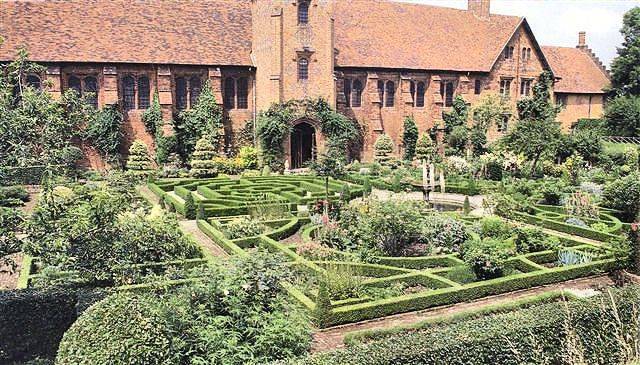 Beautifullyrestored Walled Tudor Garden