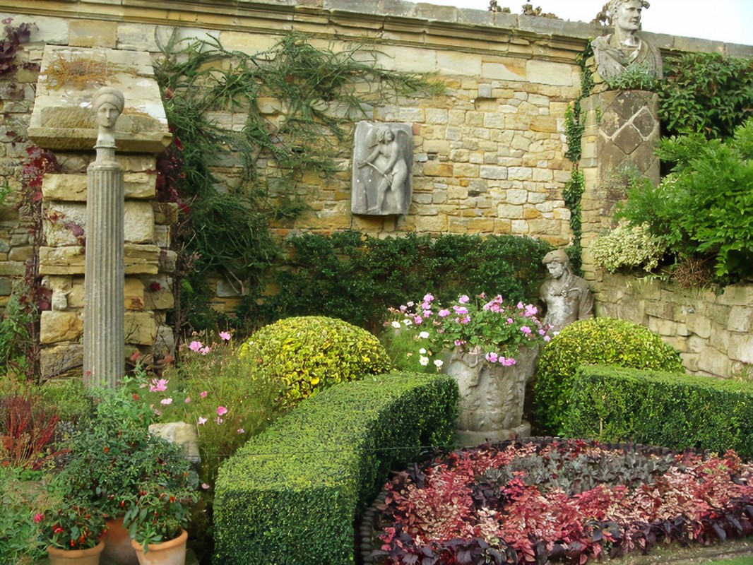Formal Victorian Courtyard Gardens Design