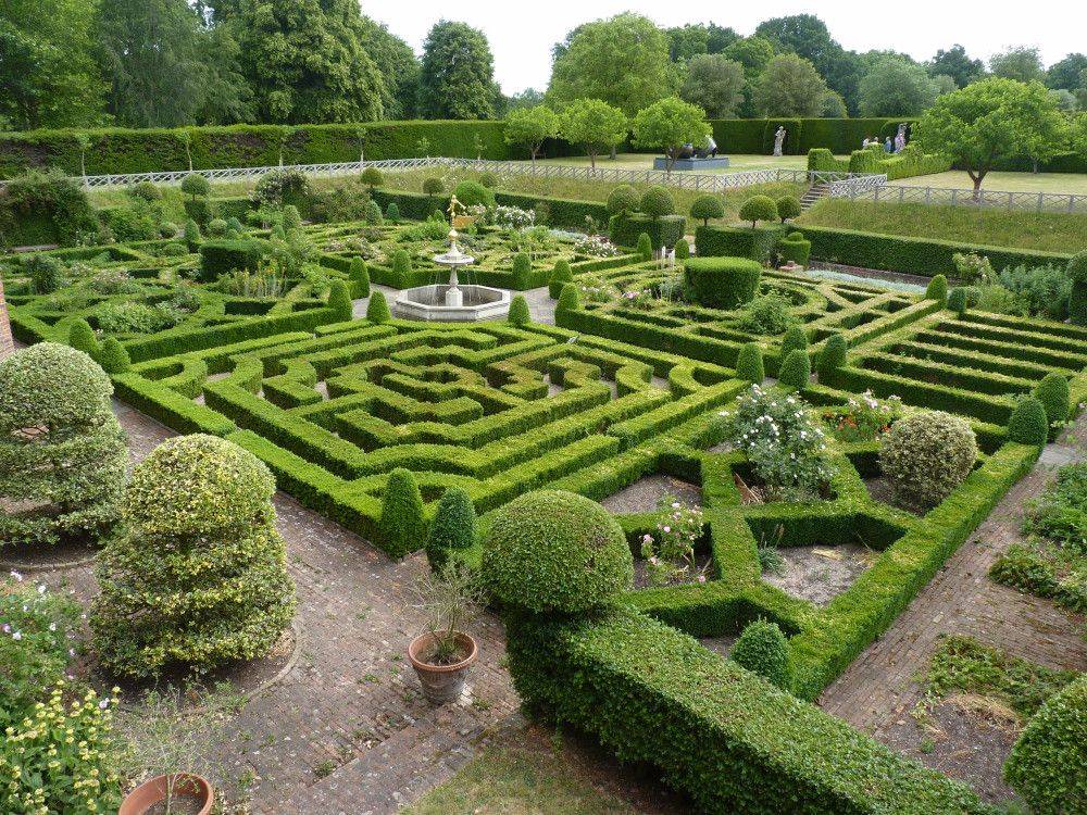 C W Garden Sidewalk Medieval