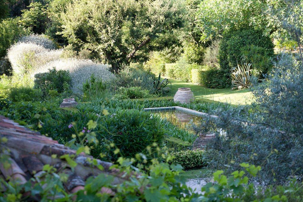 Inspiring French Country Garden Decor Ideas