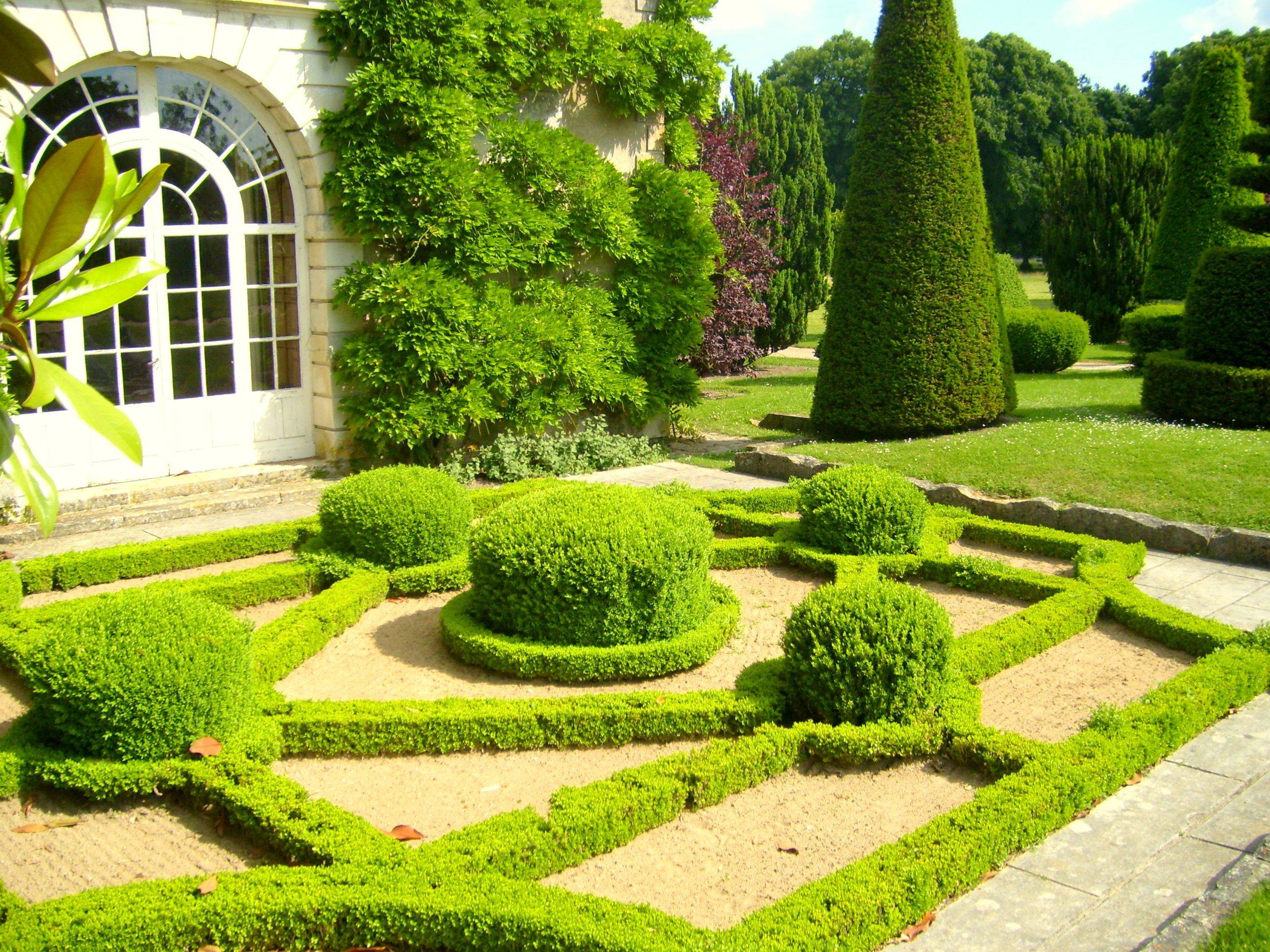 French Chateau Gardens