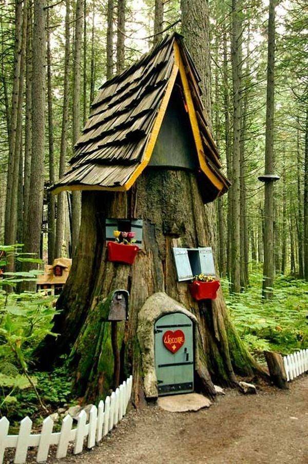 Outdoor Tree Stump Decorating Ideas