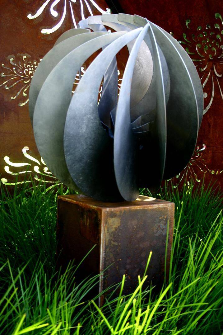 Beautiful Modern Stainless Steel Spherical Garden Sculpture