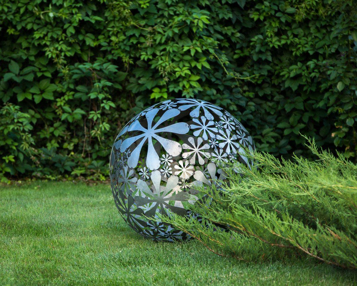 Laser Cut Metal Garden Sculpture Decorative Flower Ball